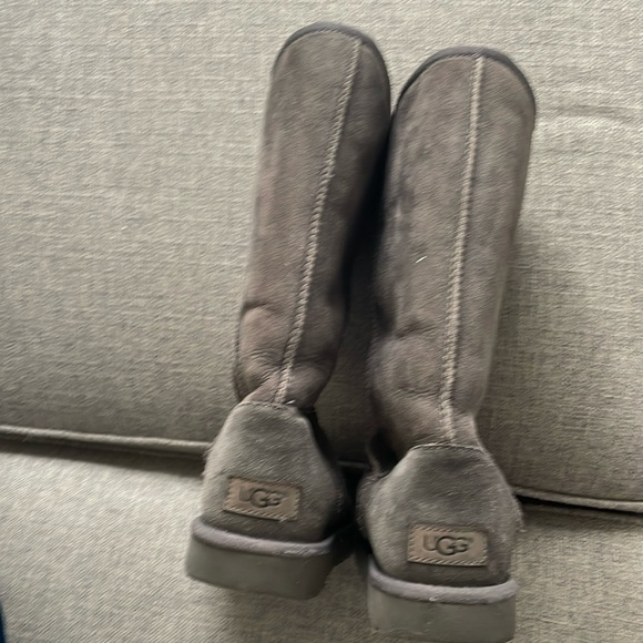 Women’s size 8 Gray Ugg Classic Tall Boots - Picture 2 of 5
